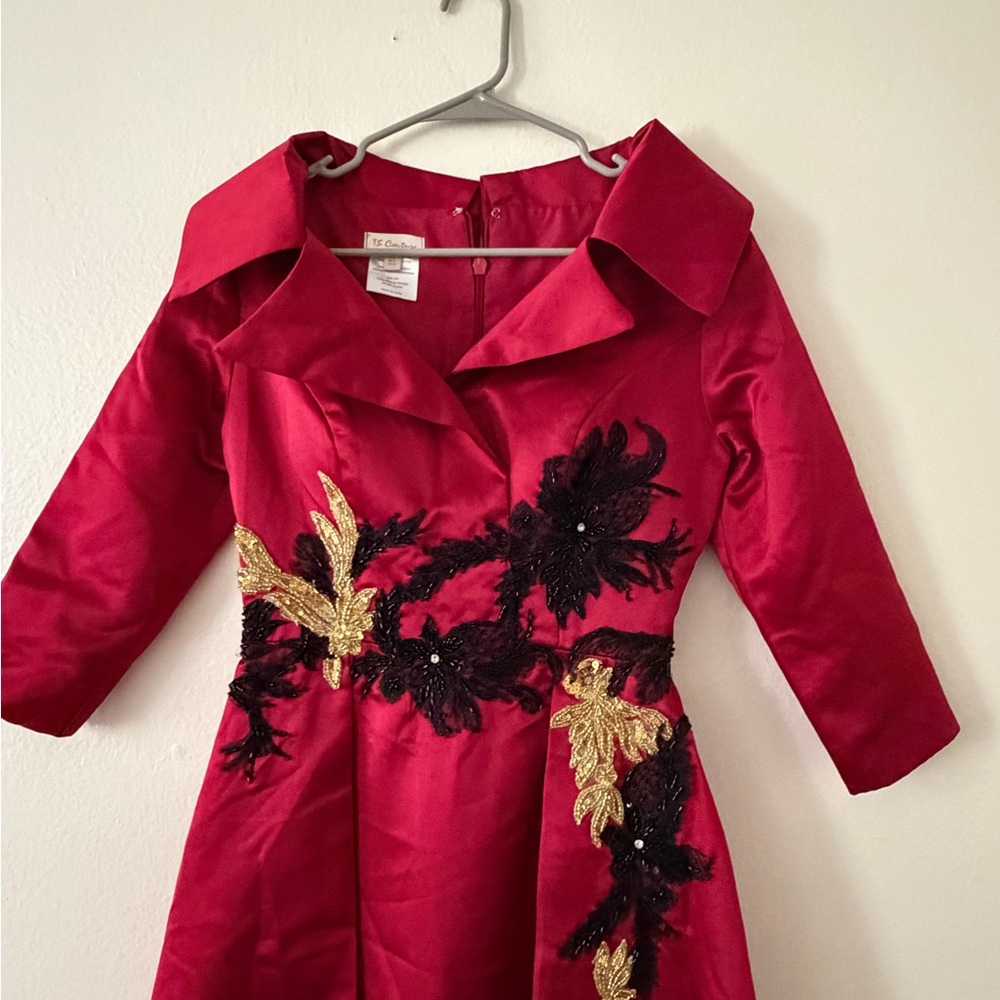 Red Satin Long-Sleeve Evening Dress with Appliqué Detail - Picture 5 of 15